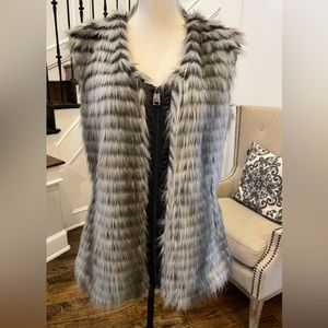 NWOT Via Spiga Fir Vest Sz. M